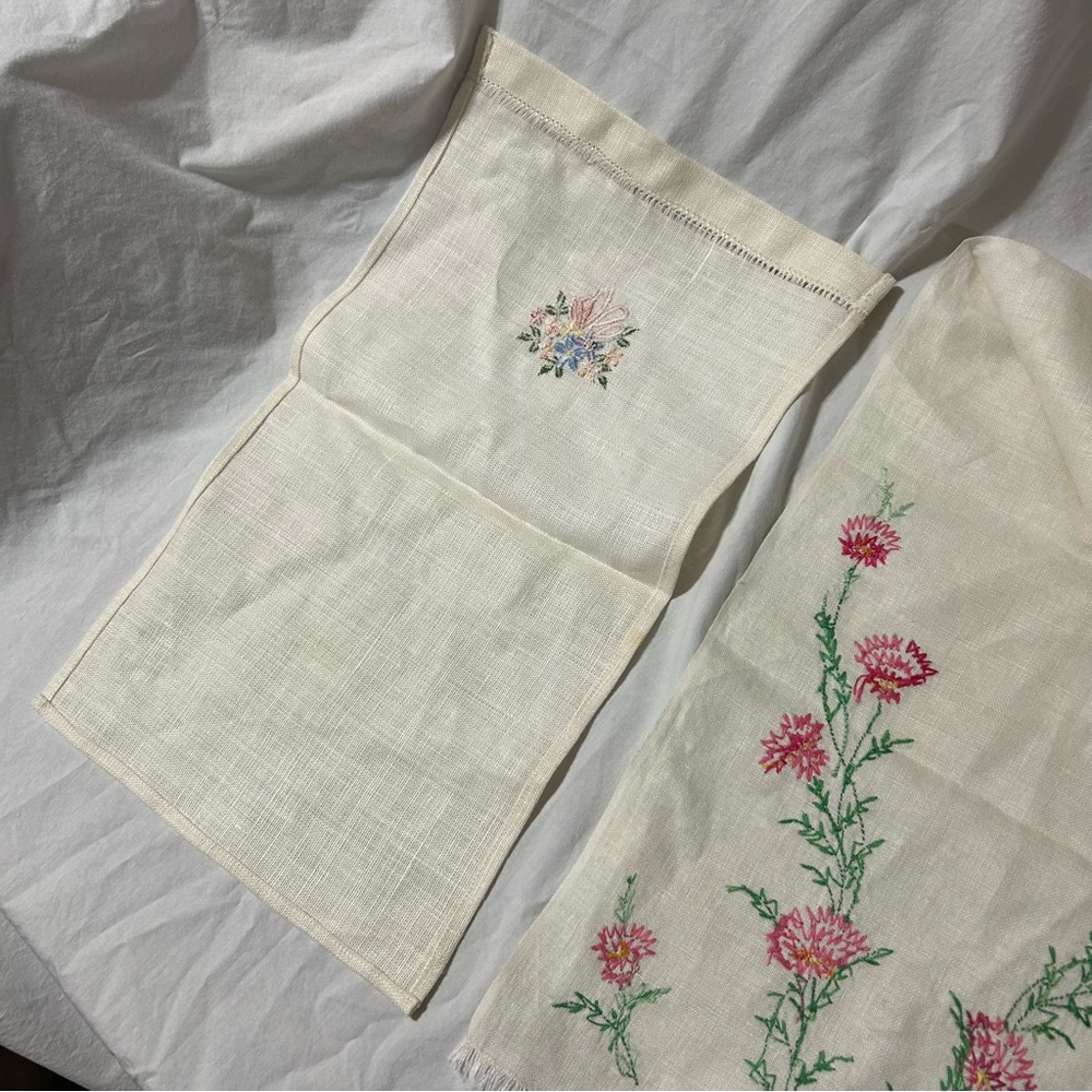 Vintage Linen table/dresser scarf & tea towel - Picture 3 of 4